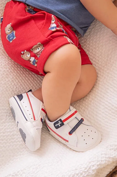 foto кросівки для немовлят mayoral newborn колір білий